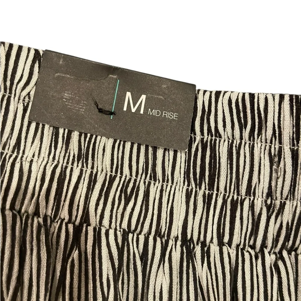 Maurices Striped Gaucho Pants NWT - Picture 3 of 4